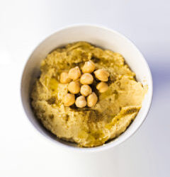 Snacks saludables: 4+1 recetas de hummus